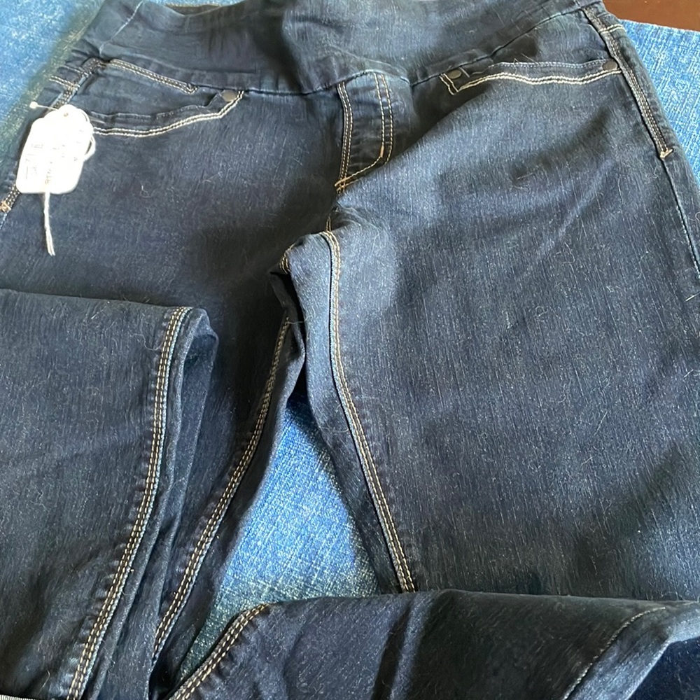 Lola stretch jeans. Anna RB mid rise. NWT. Never worn